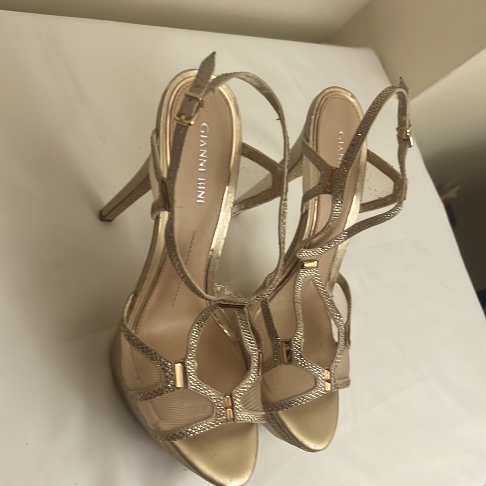 Gianni Bini’s Women’s  Gold Mesh Sandals . Sz 9M